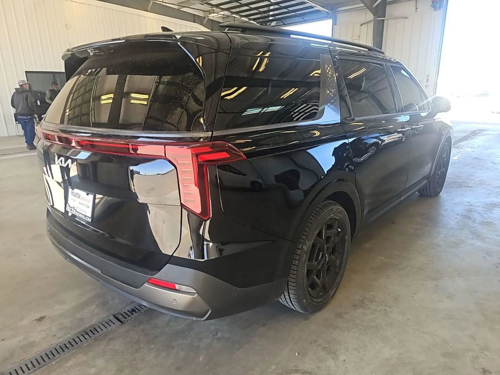 Used 2025 Kia Carnival SX Prestige image 4