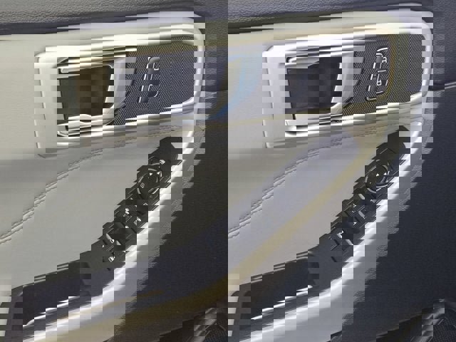 Used 2024 Ford Explorer XLT w/ Equipment Group 202A AWD/4WD image 24