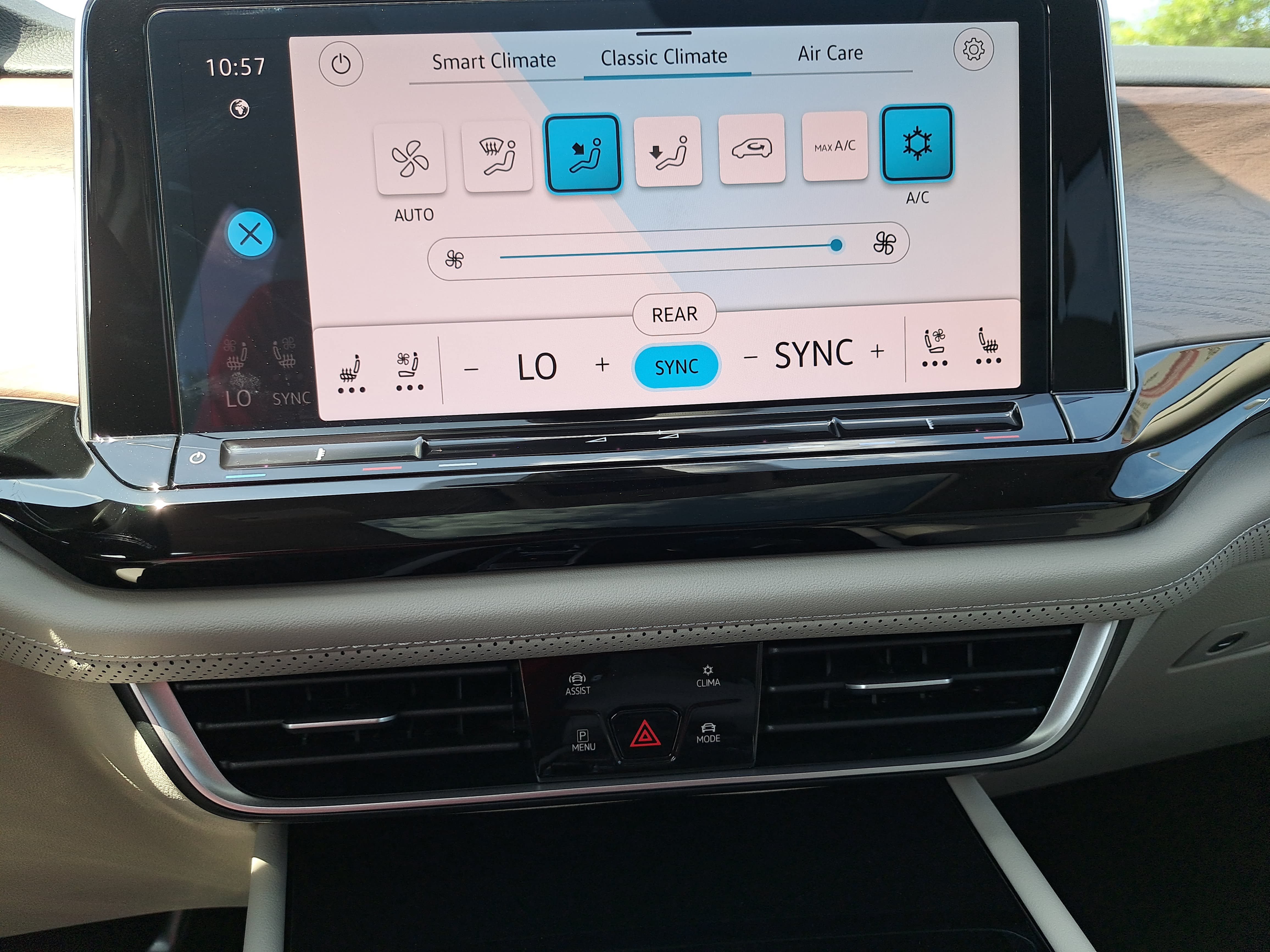 New 2026 Volkswagen Atlas SE FWD image 22