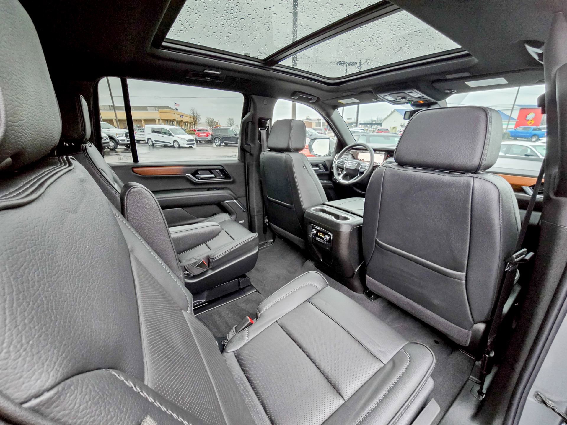 Used 2025 GMC Yukon XL Denali w/ Sun & Power Step Package image 38