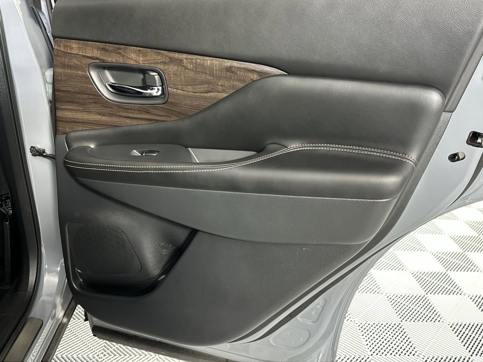 Used 2024 Nissan Murano Platinum w/ Cargo Package FWD image 32