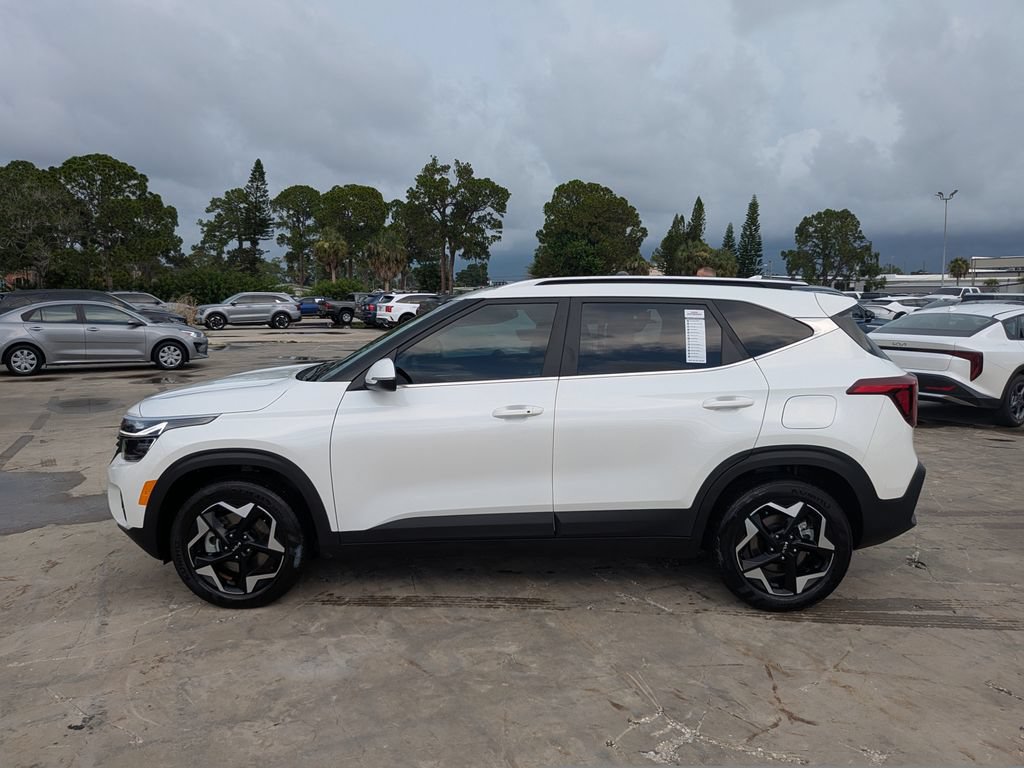 Certified 2025 Kia Seltos EX w/ EX Sunroof Package AWD/4WD image 4