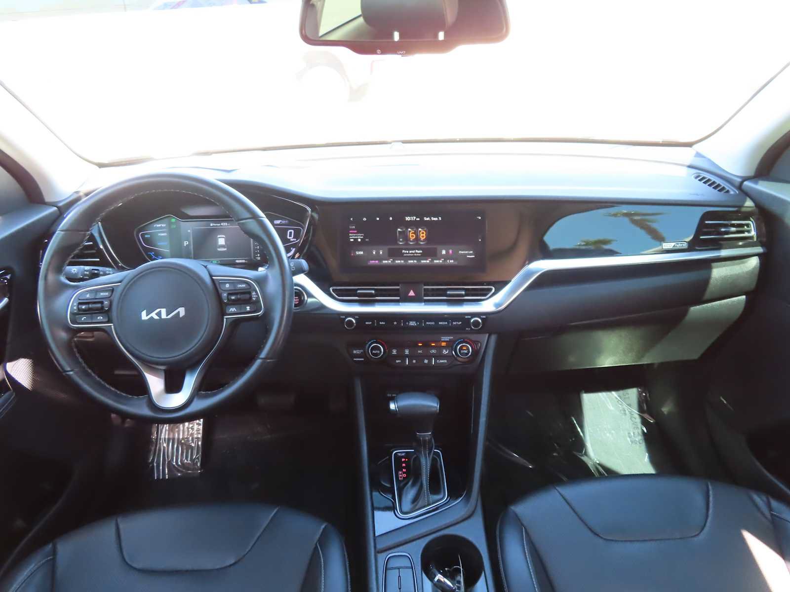 Used 2022 Kia Niro Touring Special Edition FWD image 2