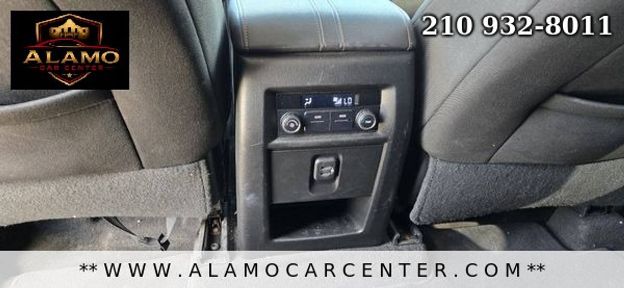 Used 2020 Chevrolet Traverse LT FWD image 32