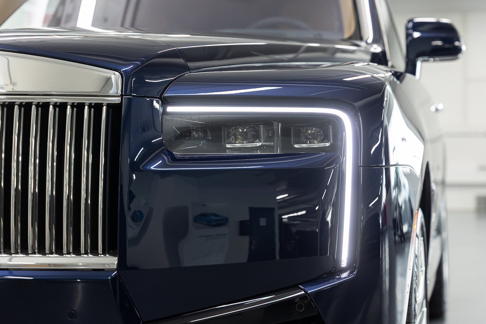 Certified 2025 Rolls-Royce Cullinan AWD/4WD image 11