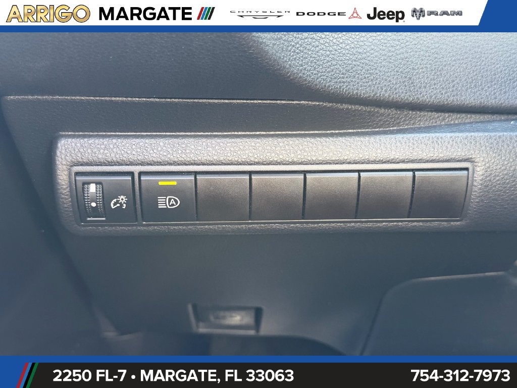 Used 2021 Toyota Corolla LE FWD image 32