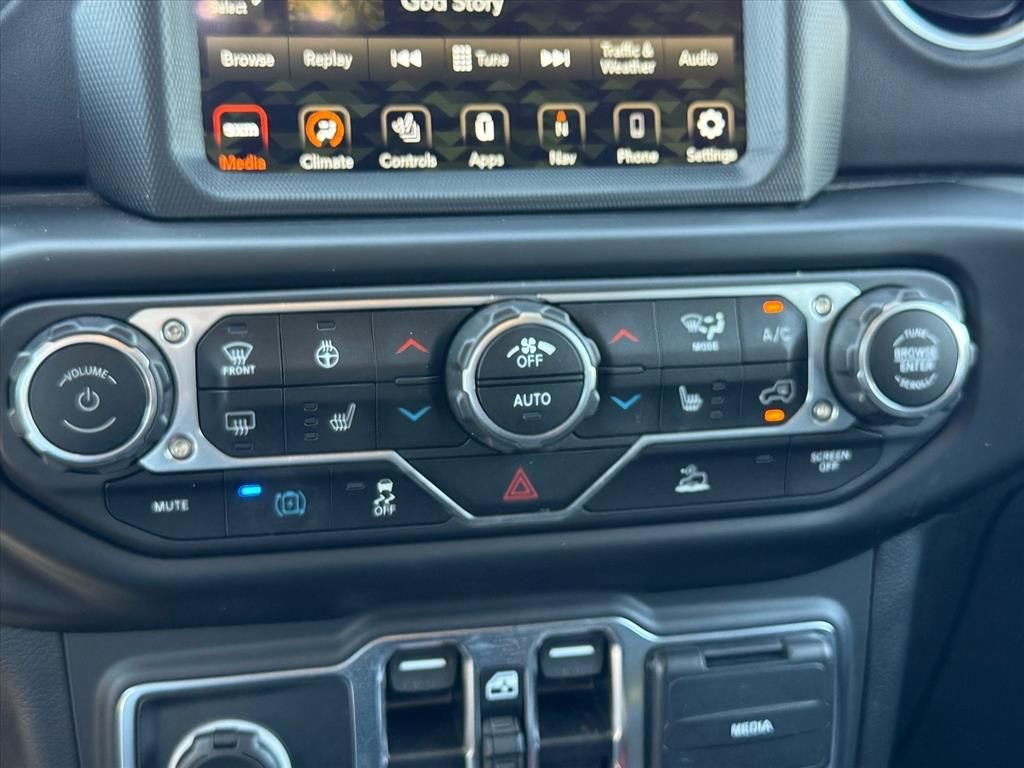 Used 2023 Jeep Wrangler Unlimited Sahara w/ Cold Weather Group image 19