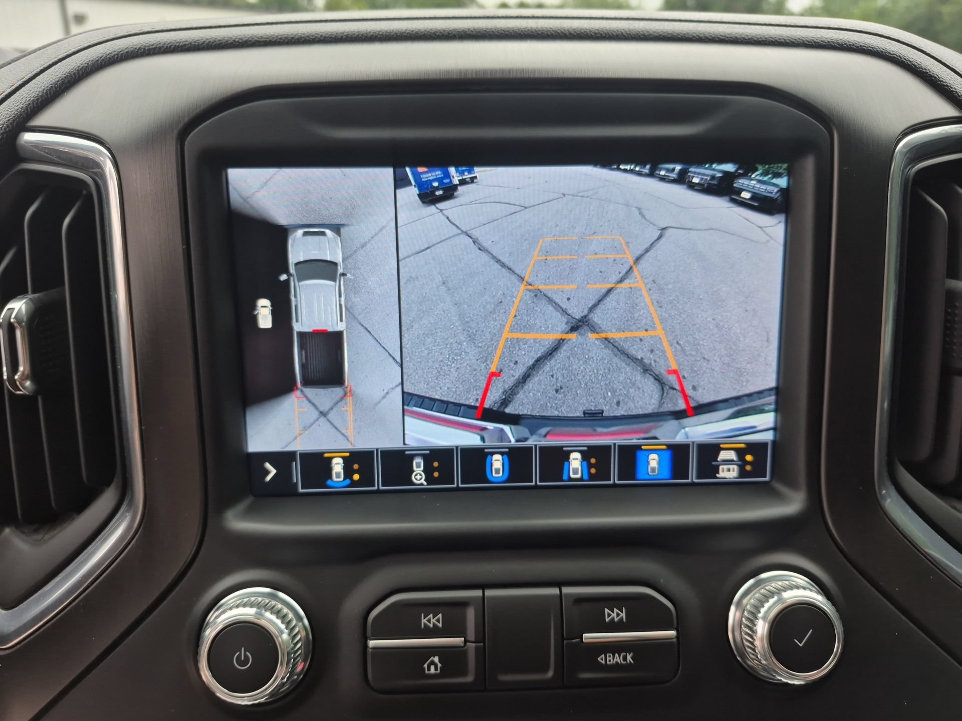 Certified 2022 GMC Sierra 3500 AT4 w/ AT4 Premium Plus Package AWD/4WD image 16