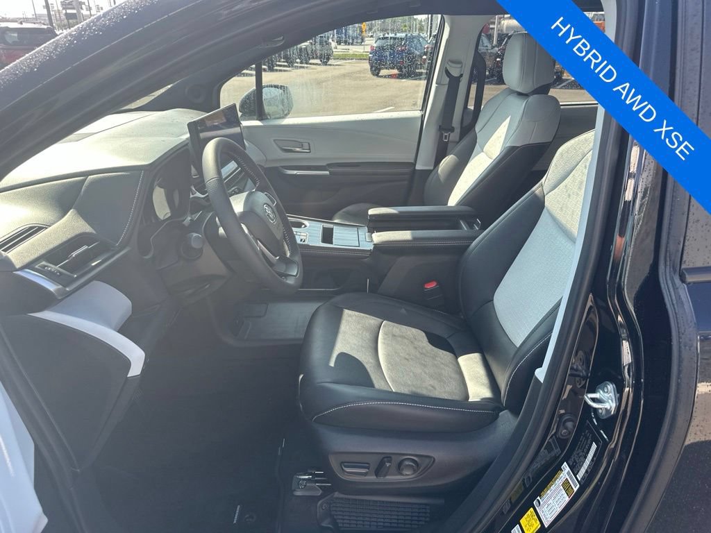 Used 2026 Toyota Sienna XSE AWD/4WD image 9