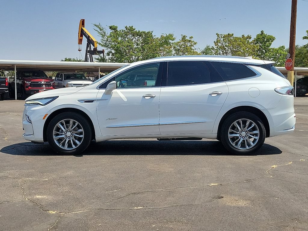 Used 2022 Buick Enclave Avenir FWD image 2