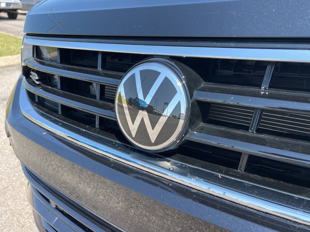 Certified 2024 Volkswagen Tiguan SE R-Line AWD/4WD image 10