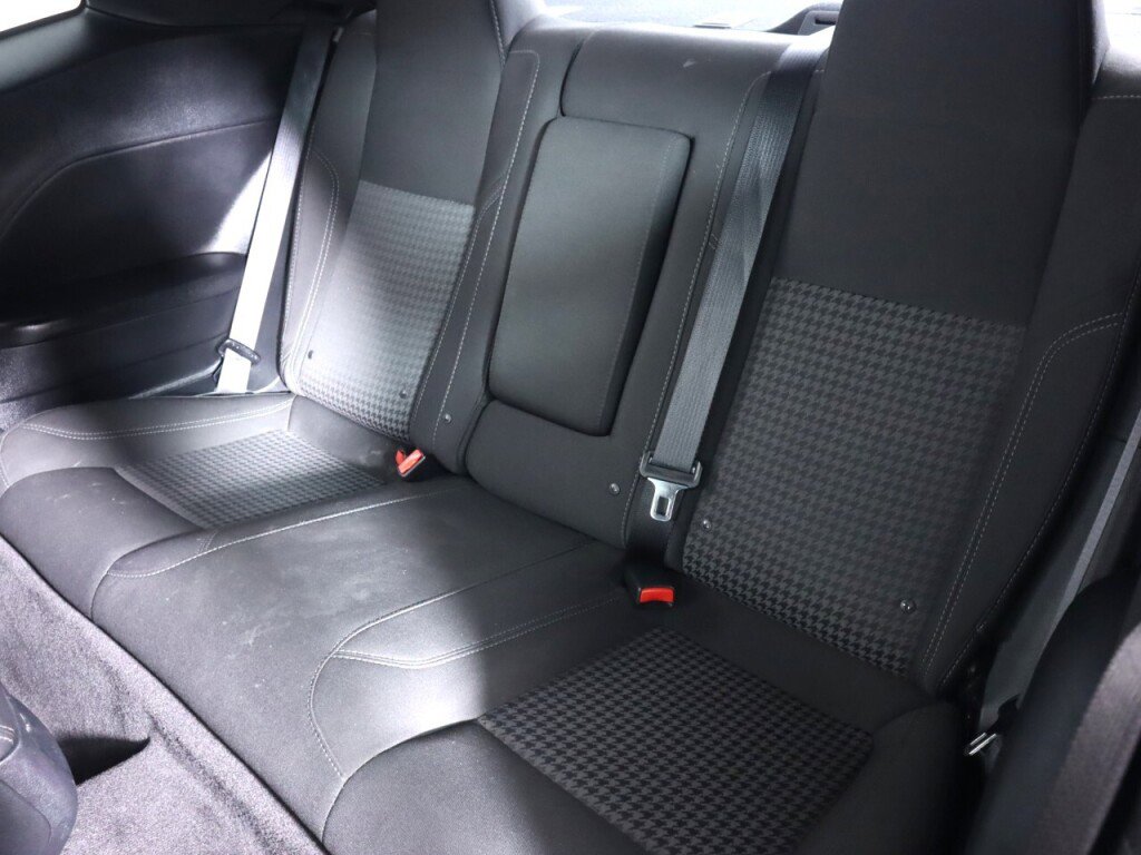 Used 2016 Dodge Challenger R/T RWD image 27