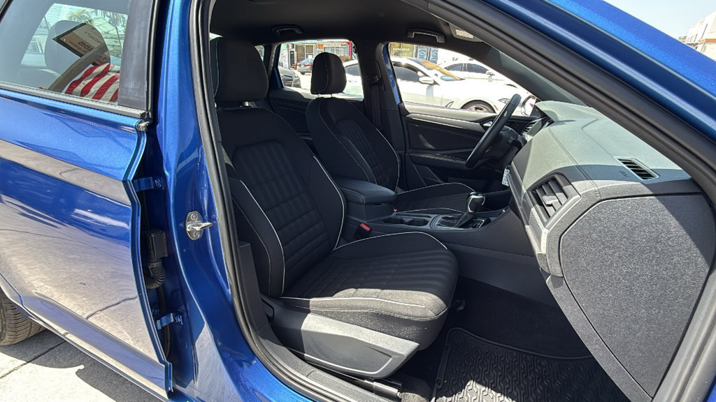 Used 2022 Volkswagen Jetta Sport FWD image 39