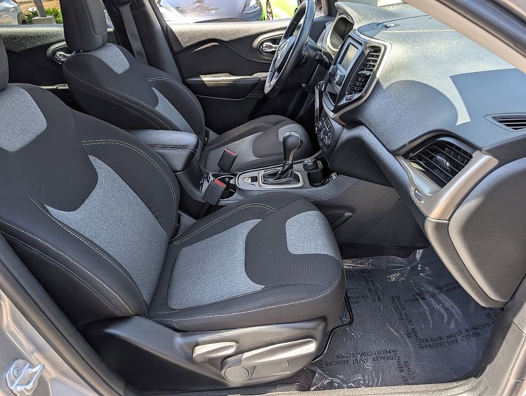 Used 2016 Jeep Cherokee Sport AWD/4WD image 19