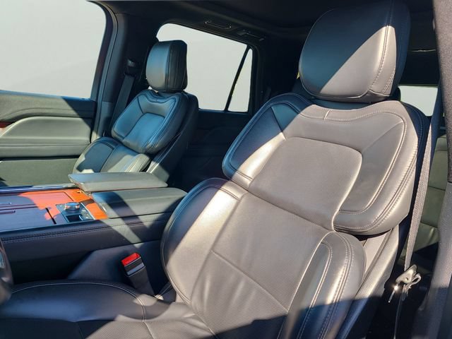 Used 2024 Lincoln Navigator Premiere AWD/4WD image 22
