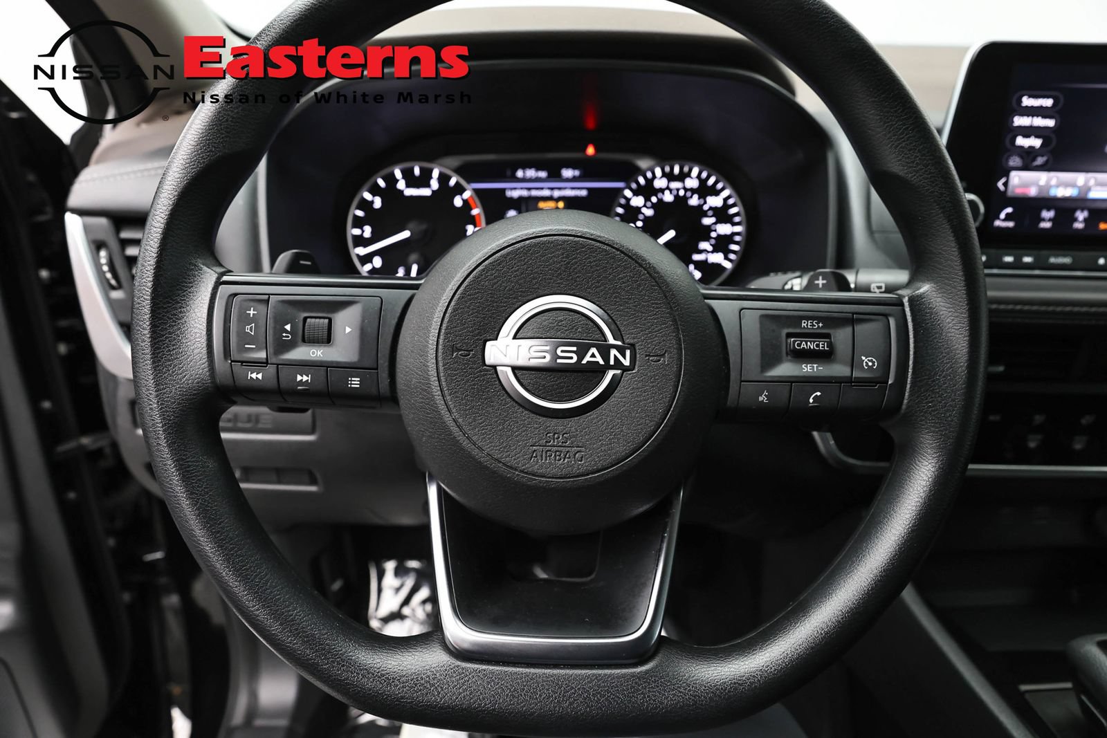 Used 2023 Nissan Rogue S AWD/4WD image 10
