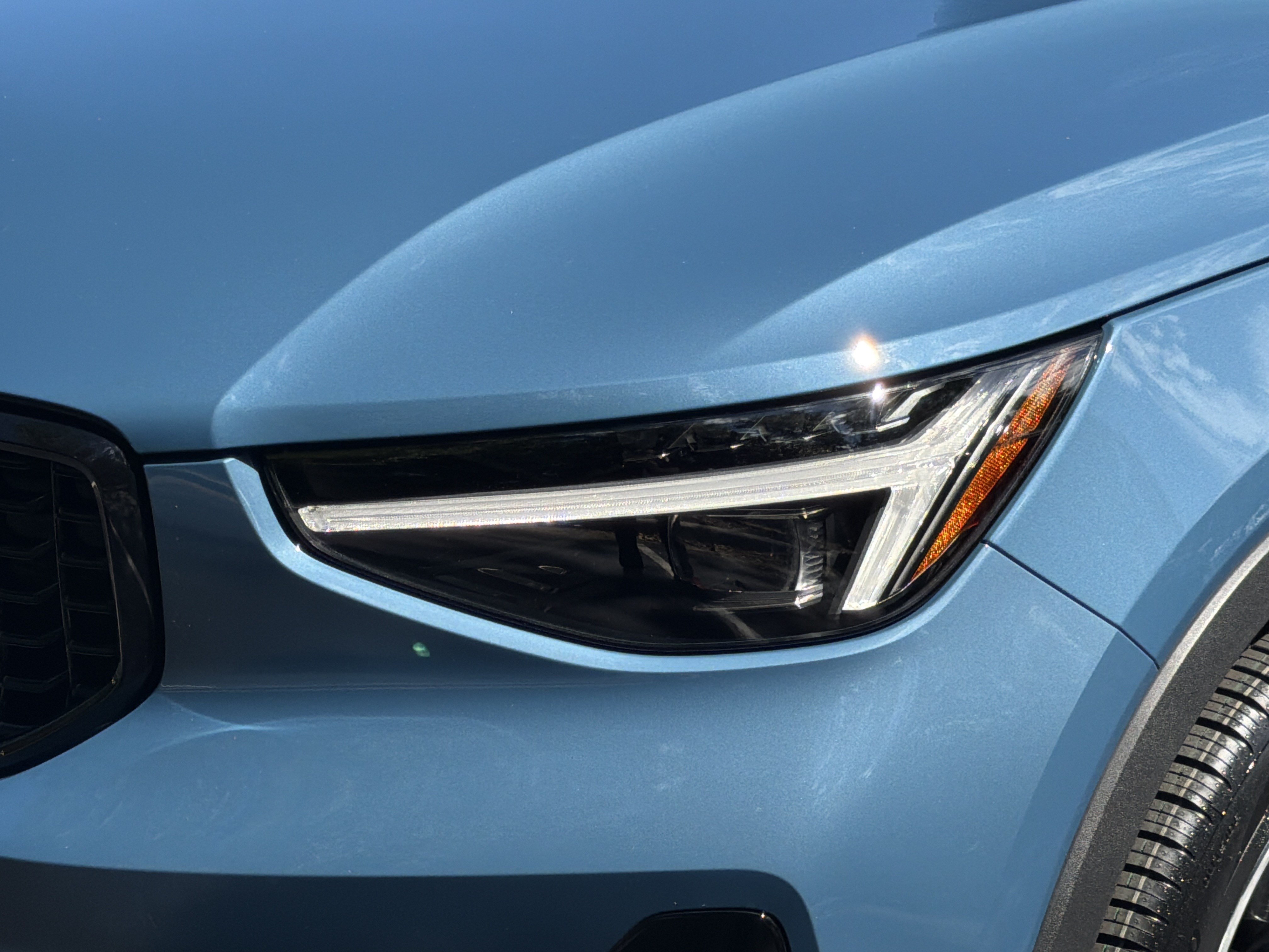 Certified 2024 Volvo XC40 B5 Ultimate w/ Protection Package Premier AWD/4WD image 6