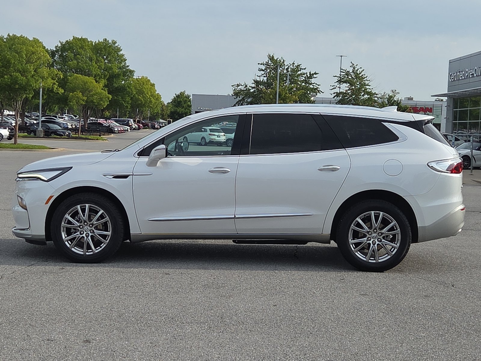 Used 2023 Buick Enclave Premium w/ Experience Buick Package AWD/4WD image 3