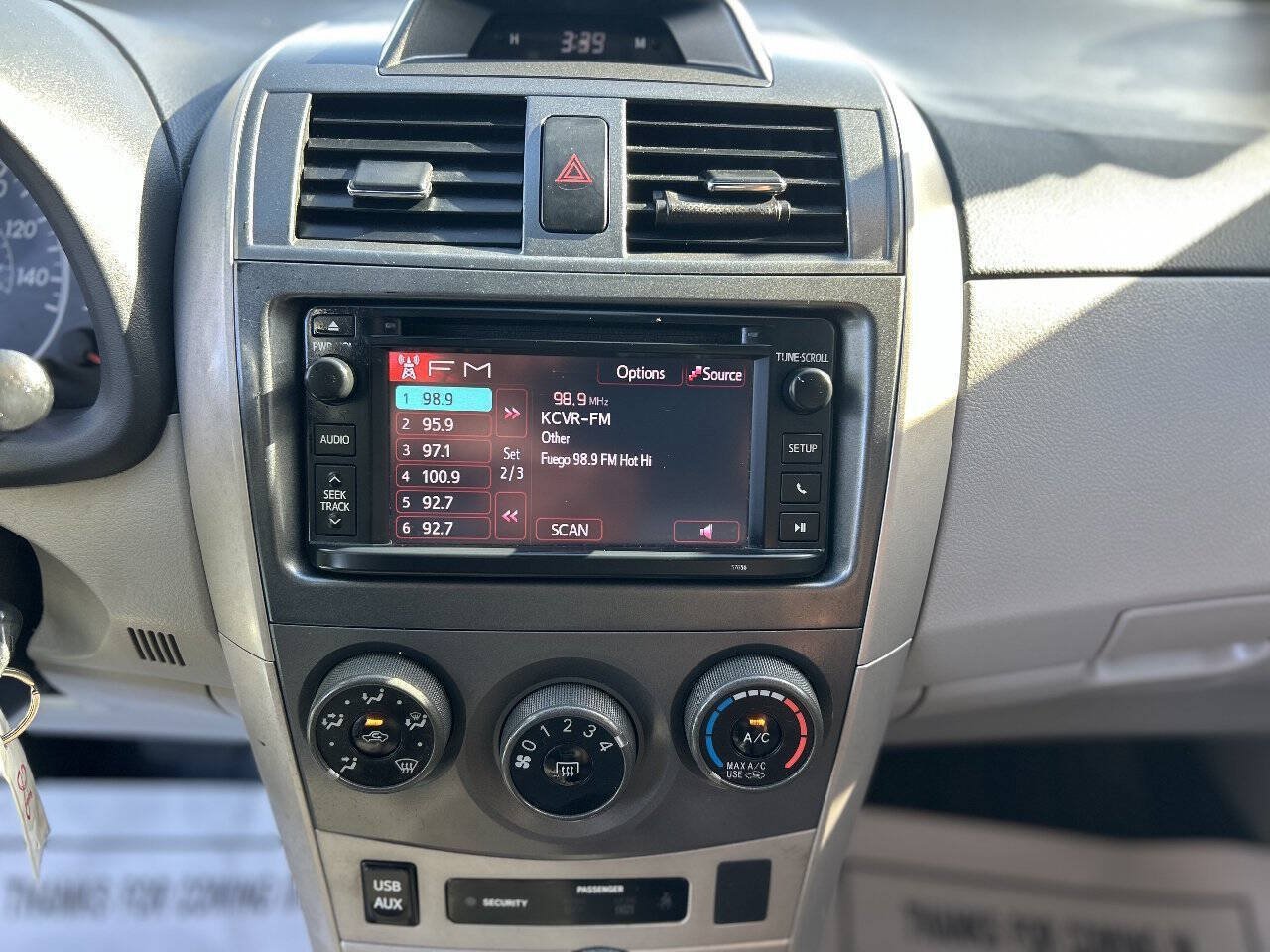 Used 2013 Toyota Corolla LE FWD image 12