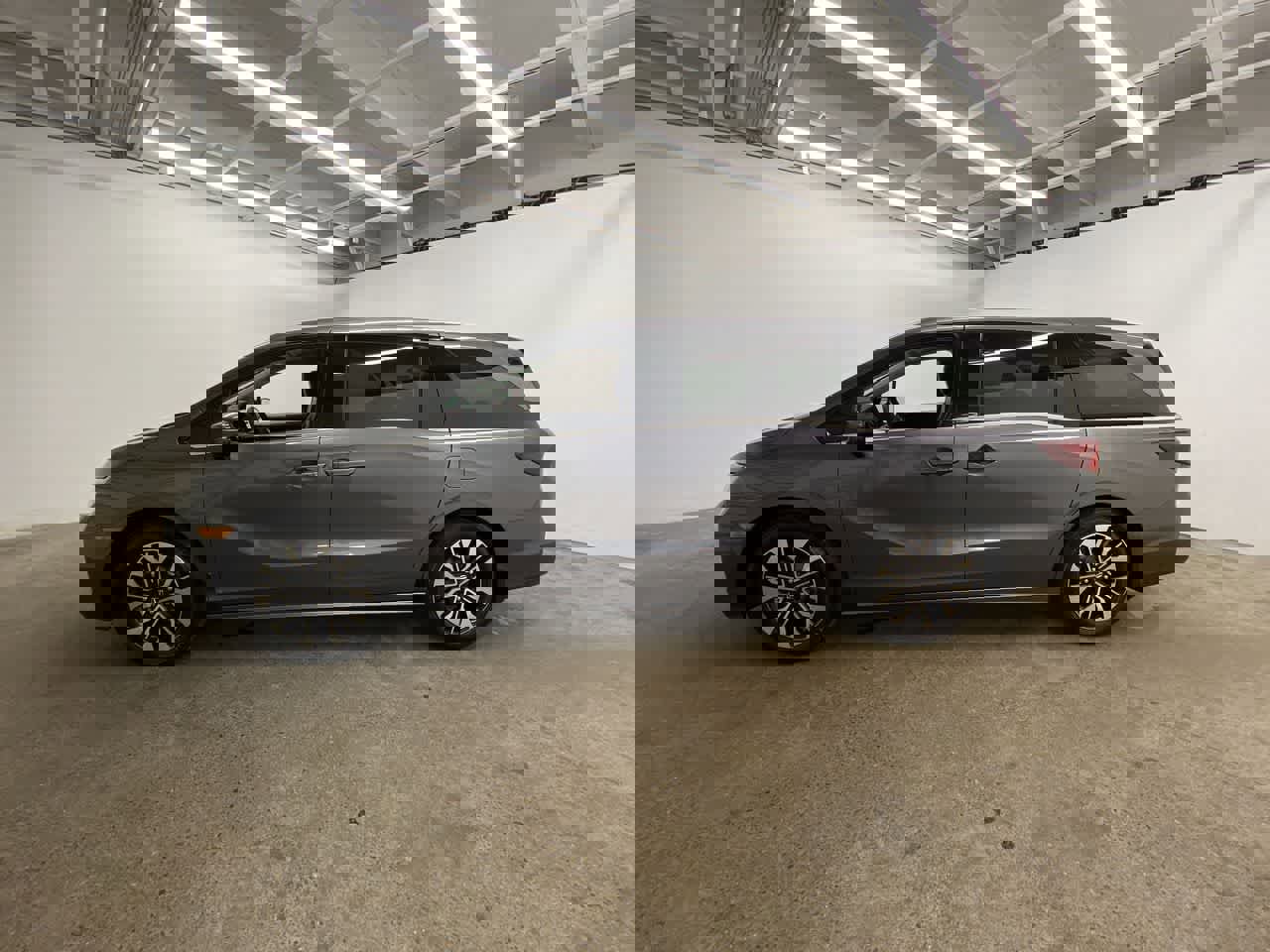 Used 2026 Honda Odyssey Elite image 3