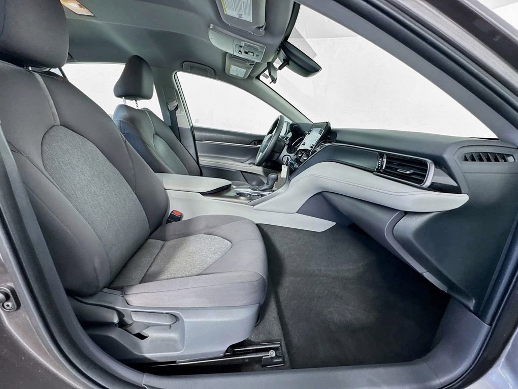 Used 2021 Toyota Camry LE image 21