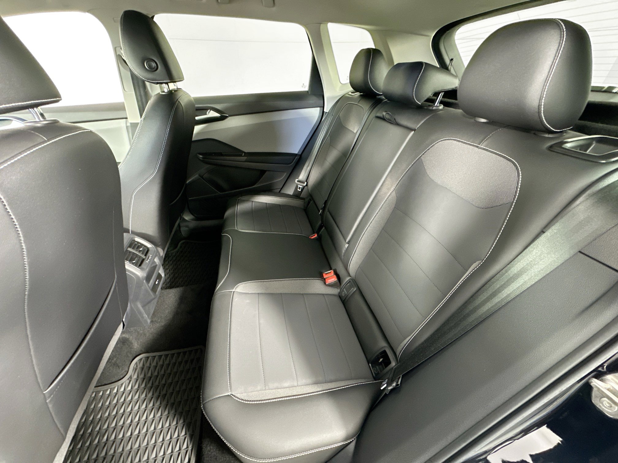 Used 2023 Volkswagen Taos SE image 24