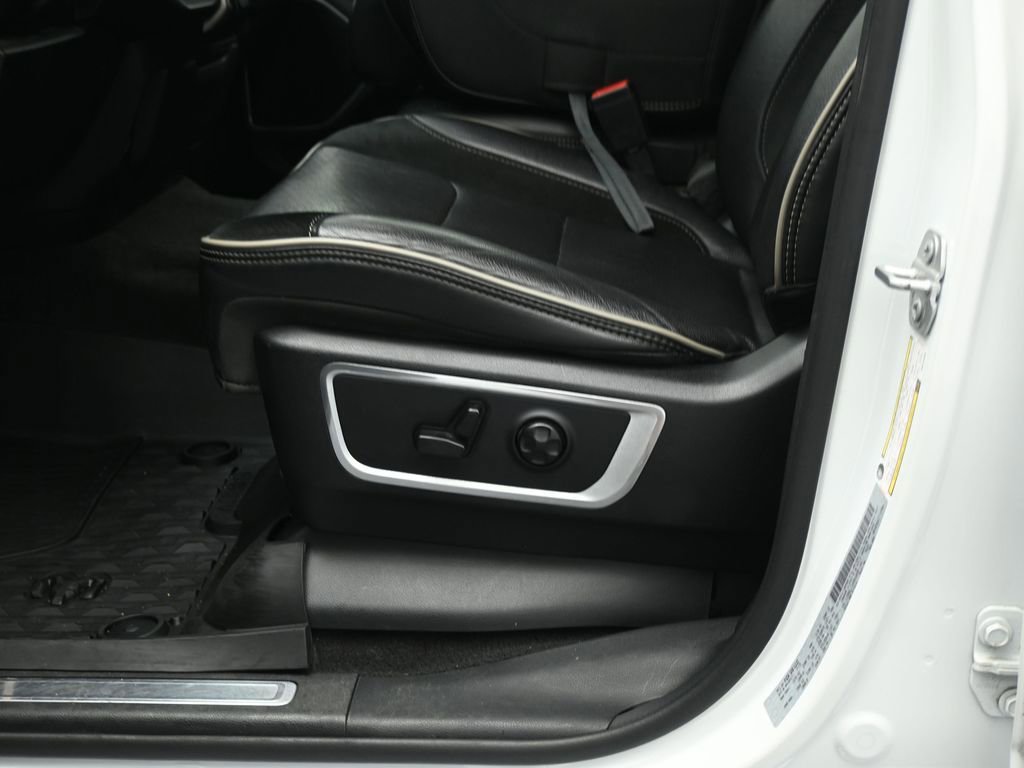 Used 2019 RAM 1500 Laramie image 11