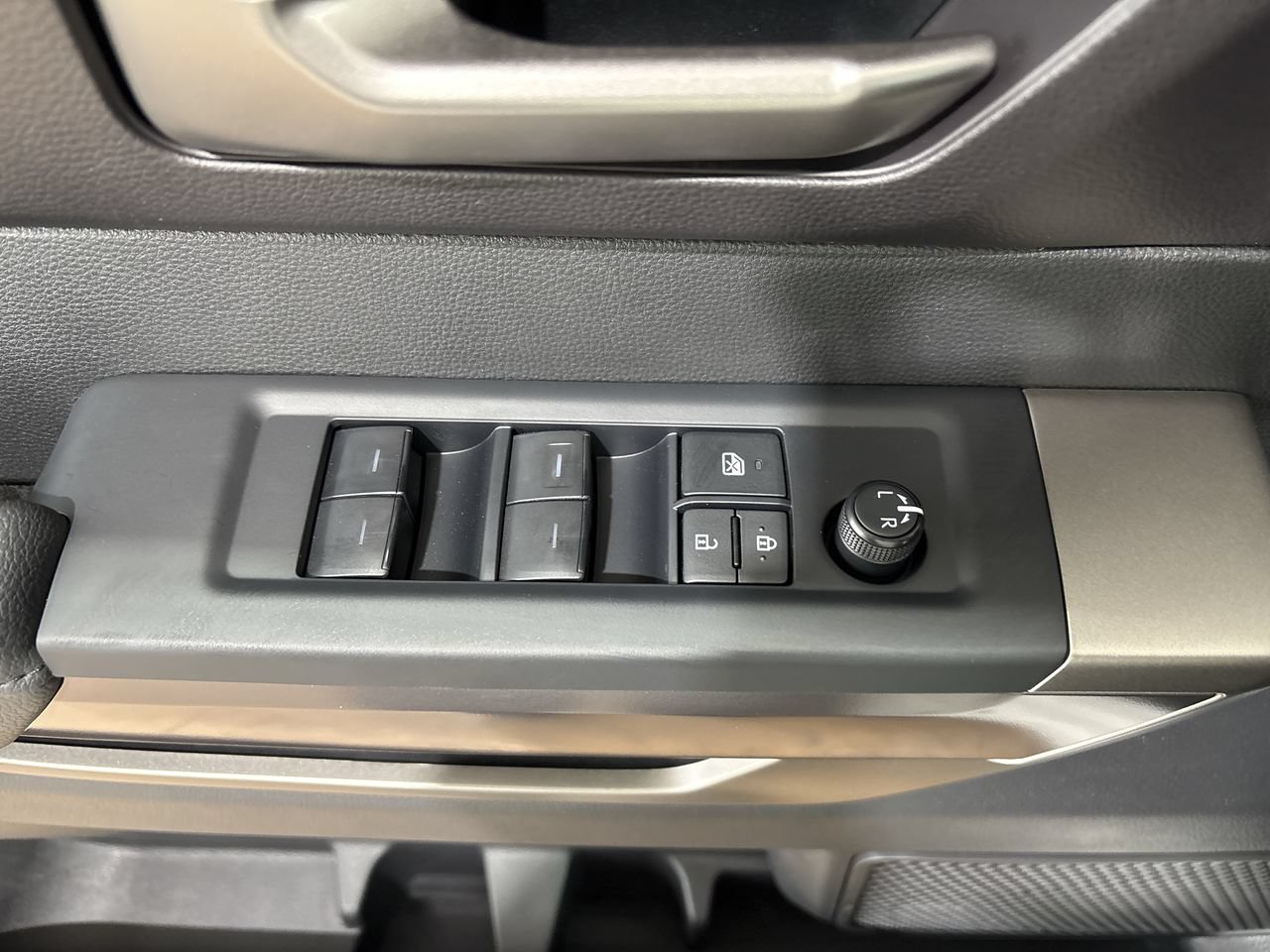 New 2026 Toyota Tundra SR5 w/ SR5 Convenience Package RWD image 13