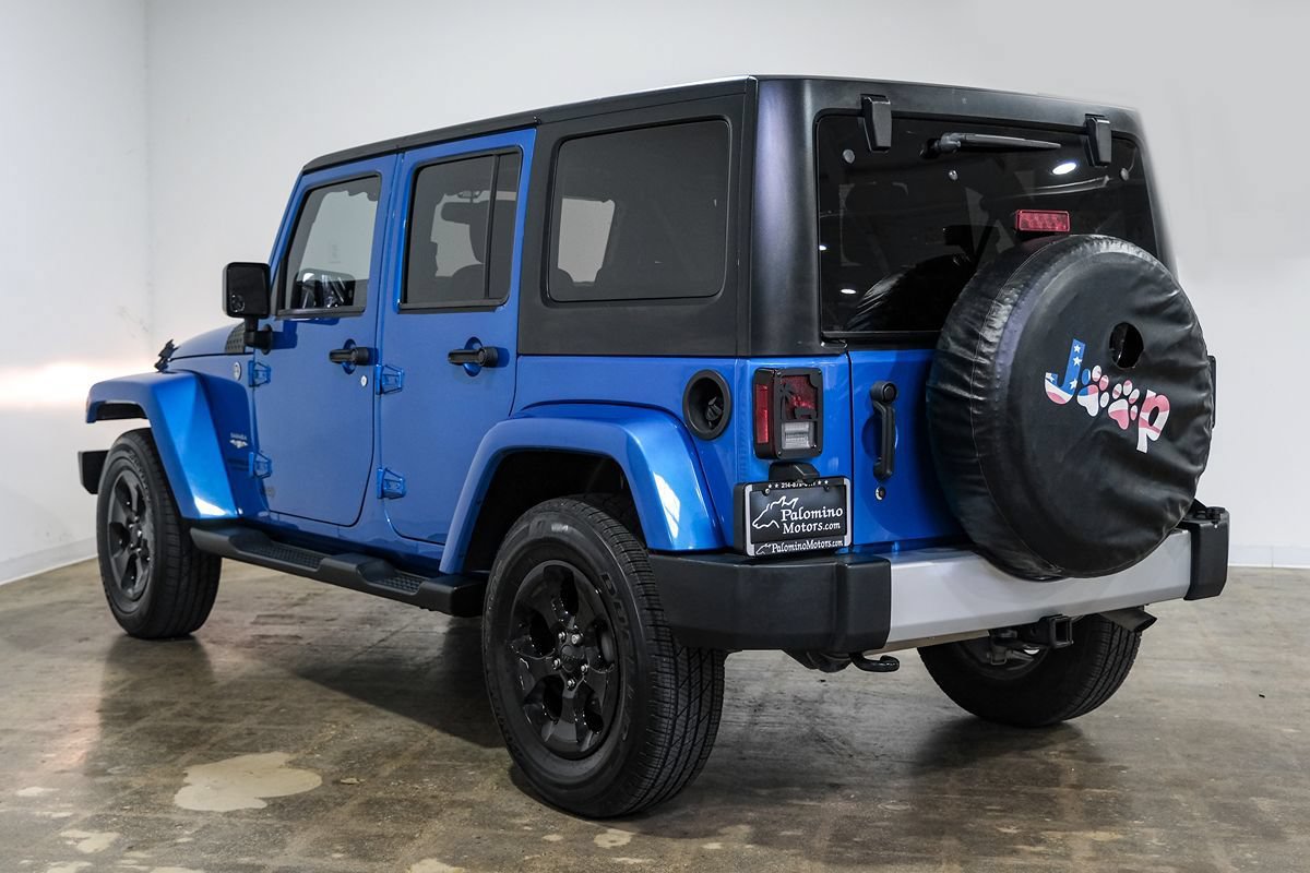 Used 2015 Jeep Wrangler Unlimited Sahara w/ Connectivity Group AWD/4WD image 11