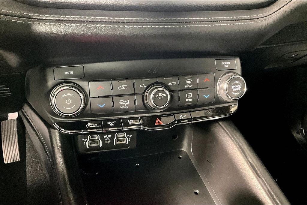 Used 2021 Dodge Durango SXT image 32