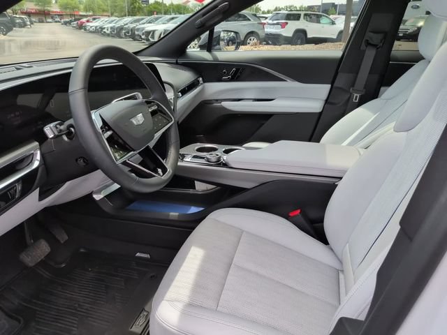 Used 2024 Cadillac Lyriq Luxury AWD/4WD image 17
