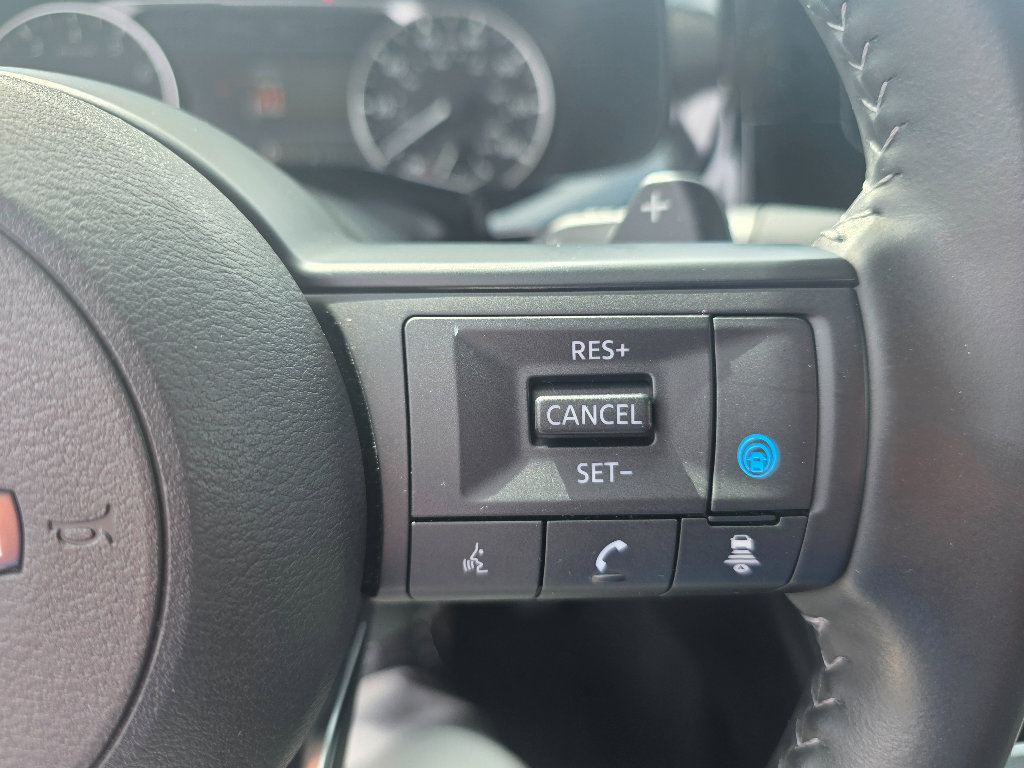 Used 2025 Nissan Pathfinder SV AWD/4WD image 22