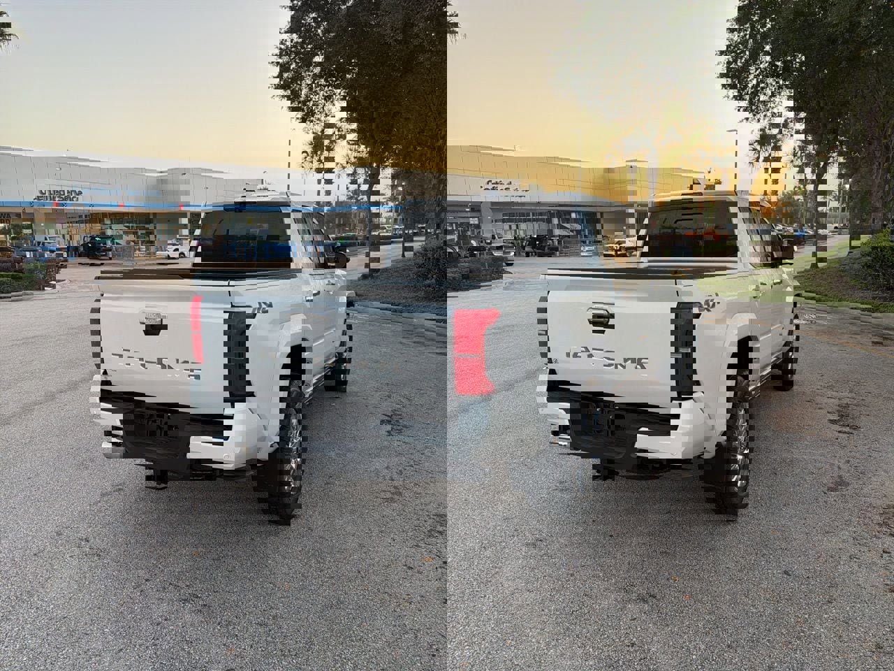 Used 2024 Toyota Tacoma Limited w/ Limited Package (LT) image 5