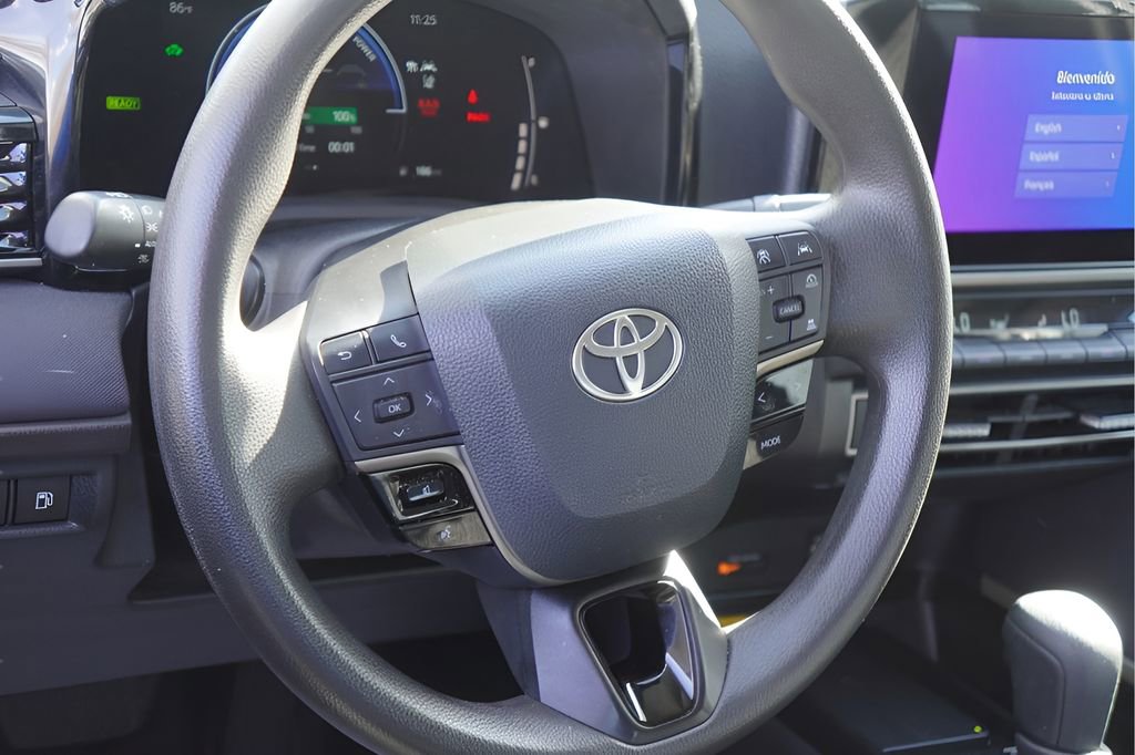 Used 2025 Toyota Camry LE image 13