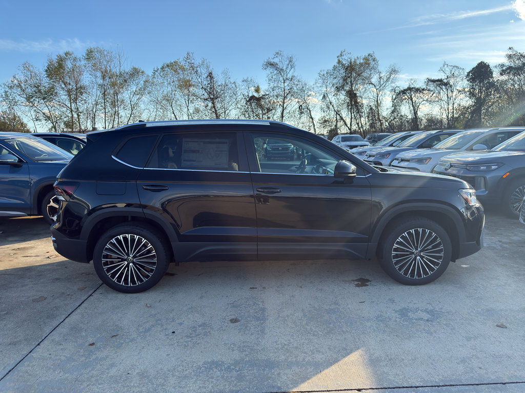 New 2026 Volkswagen Taos SE FWD image 4