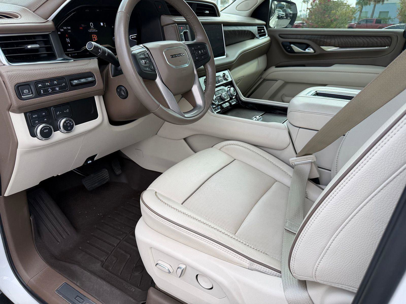 Used 2022 GMC Yukon XL Denali AWD/4WD image 3