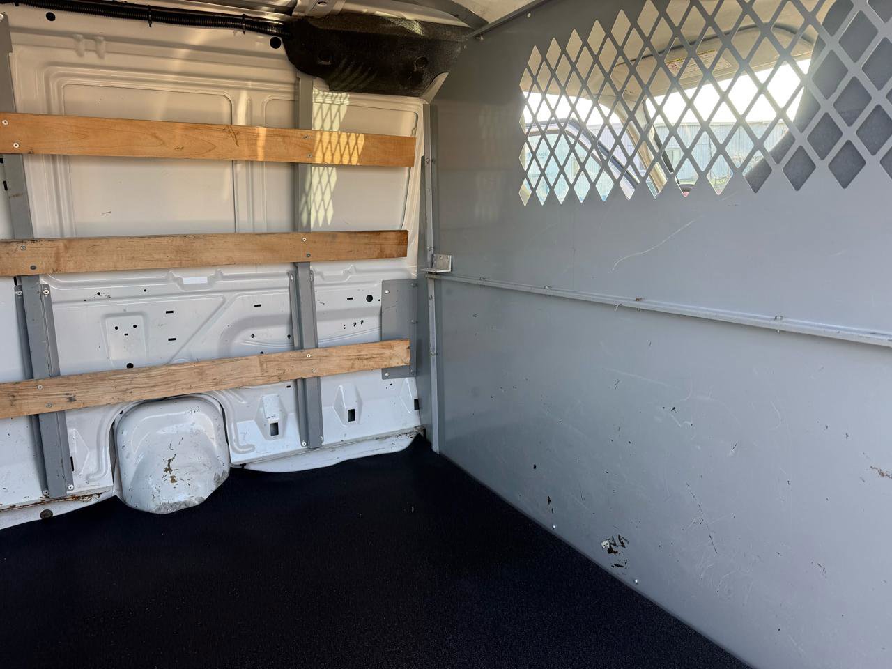 Used 2014 Ford E-250 and Econoline 250 E-250 Commercial w/ Power Group image 16