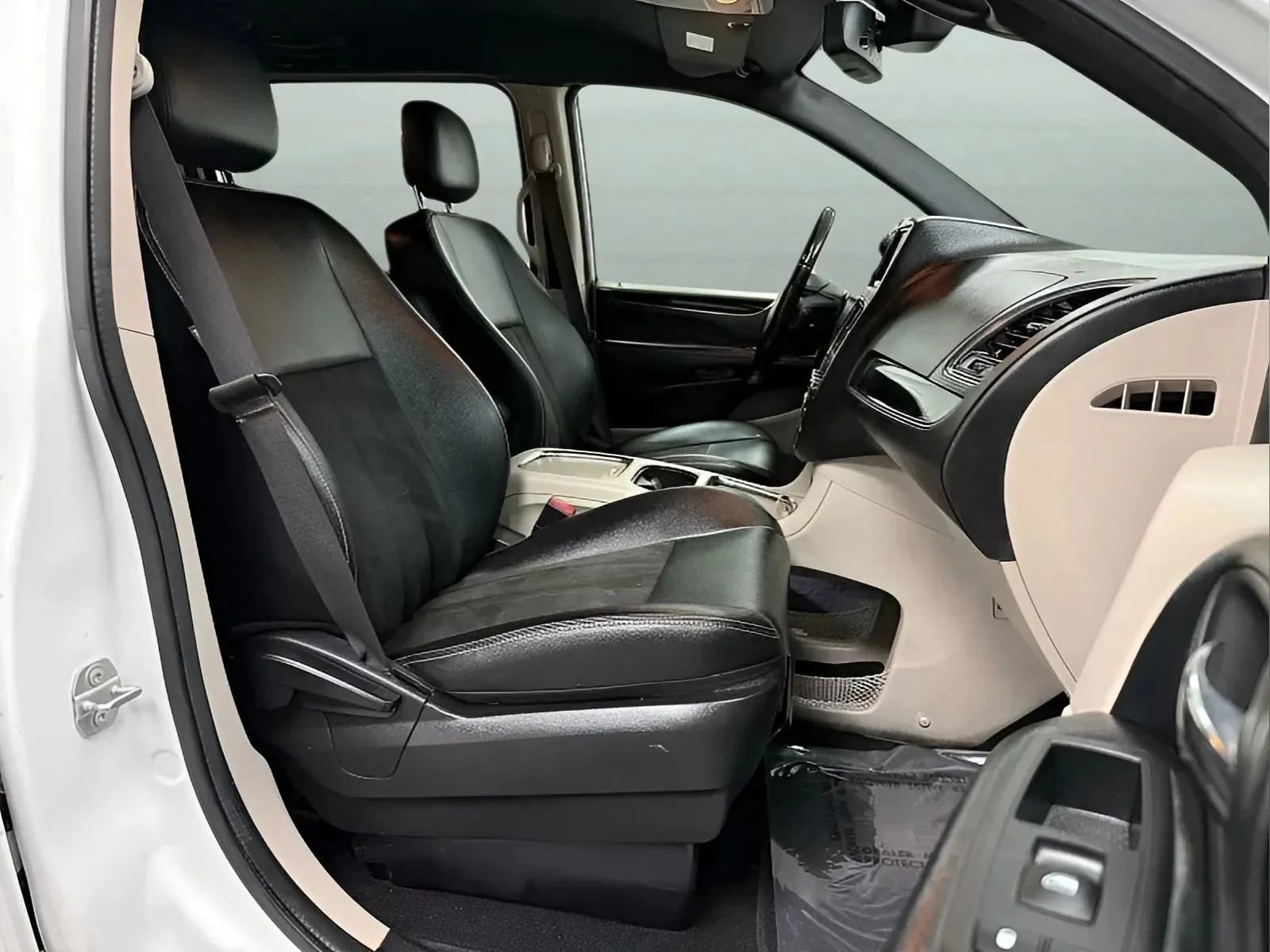 Used 2019 Dodge Grand Caravan SXT FWD image 14