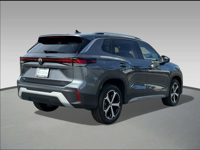 Used 2025 Volkswagen Tiguan SE image 4