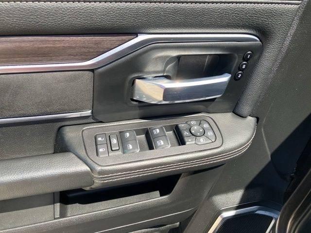 Used 2025 RAM 2500 Laramie AWD/4WD image 11