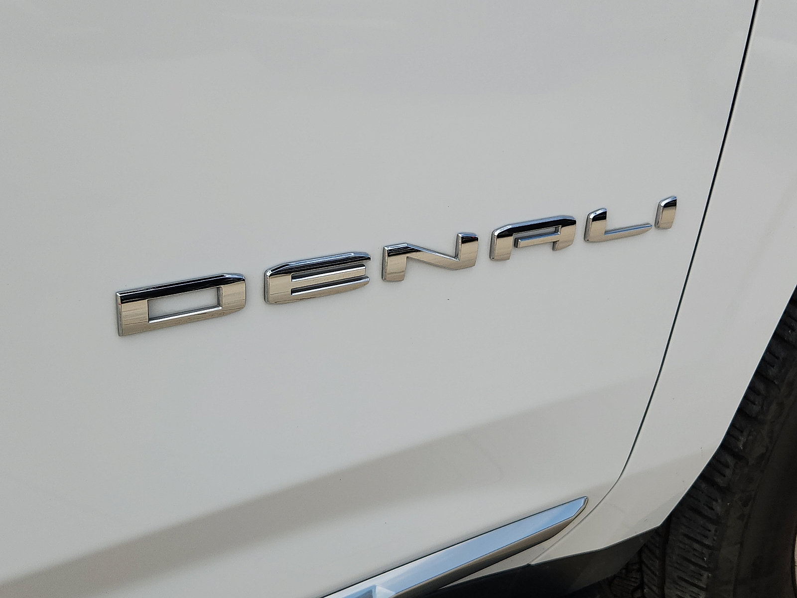 Used 2025 GMC Yukon Denali AWD/4WD image 8