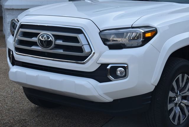 Used 2022 Toyota Tacoma Limited image 43