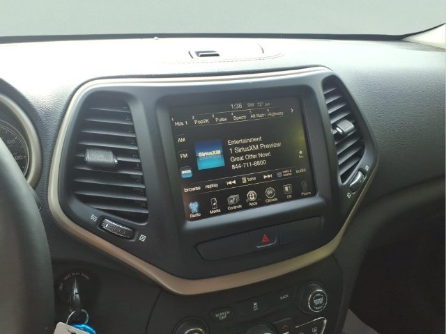 Used 2015 Jeep Cherokee Latitude w/ Cold Weather Group FWD image 22