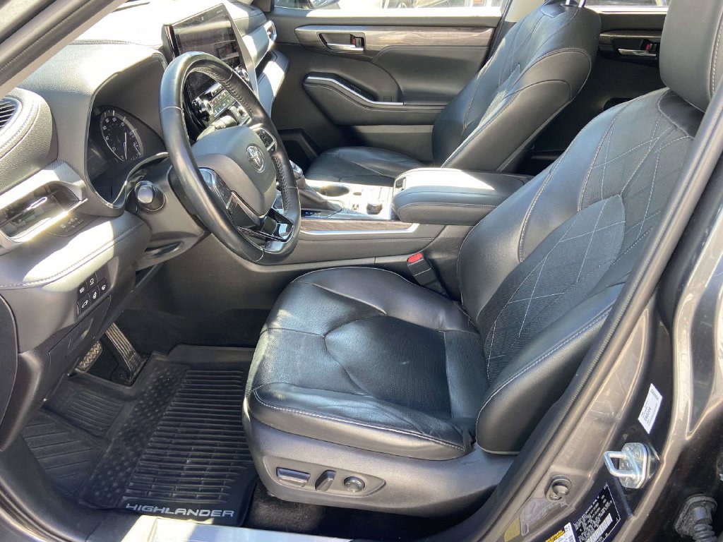 Used 2020 Toyota Highlander Platinum AWD/4WD image 17