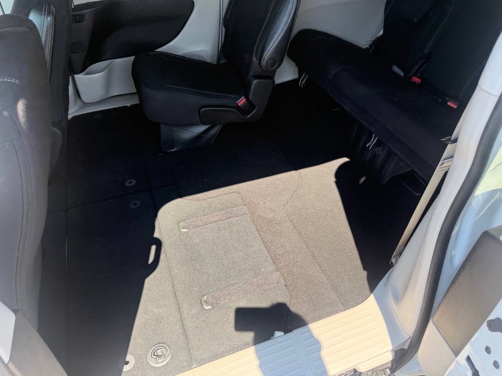 Used 2023 Chrysler Voyager LX FWD image 31