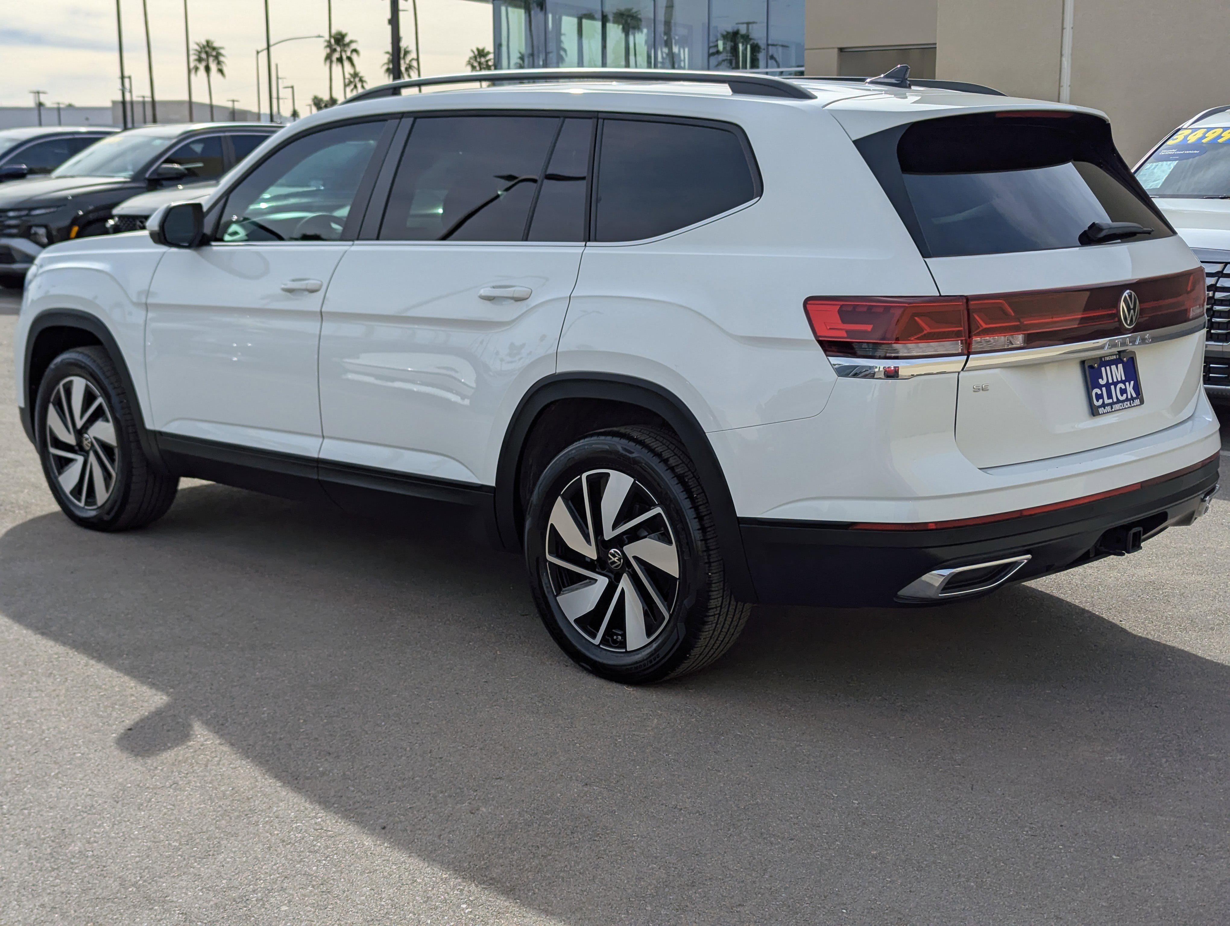 Used 2025 Volkswagen Atlas SE image 4