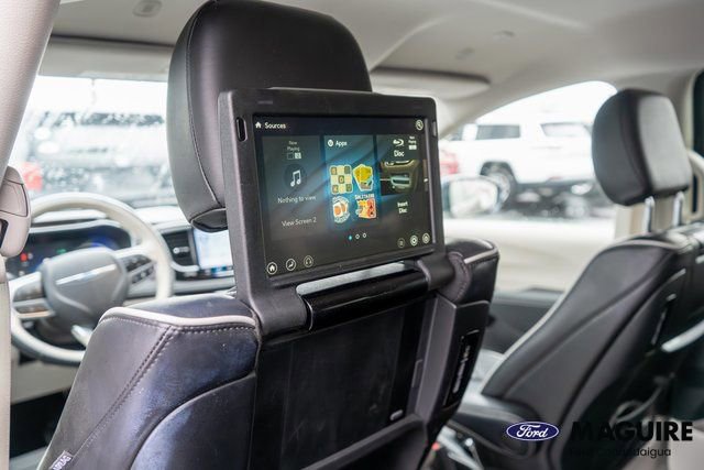 Used 2021 Chrysler Pacifica Limited w/ Uconnect Theater Family Group image 15