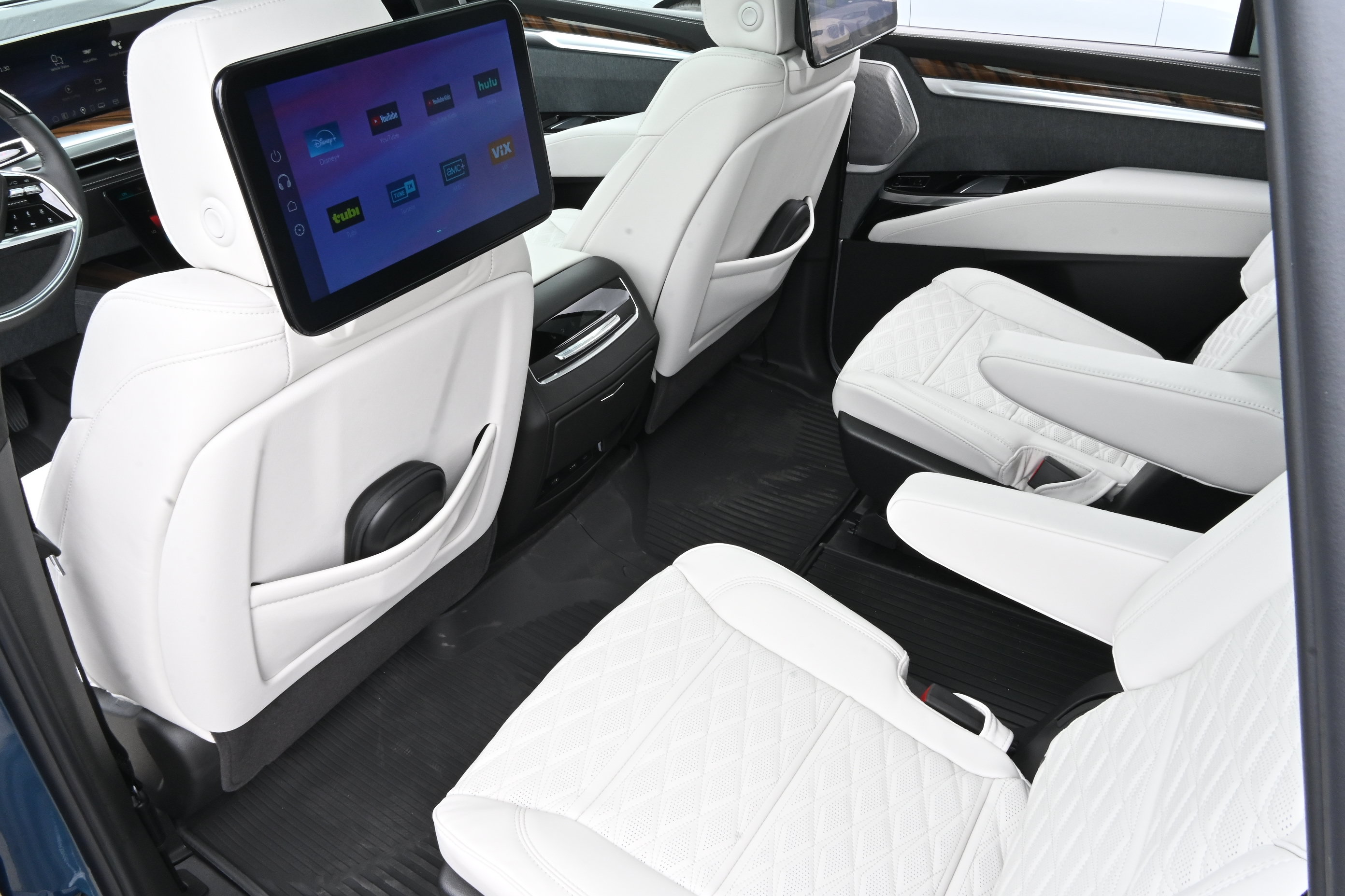 Used 2026 Cadillac Escalade Platinum Sport w/ LPO, ONYX Package AWD/4WD image 12