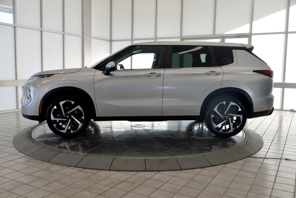 Used 2022 Mitsubishi Outlander ES image 5