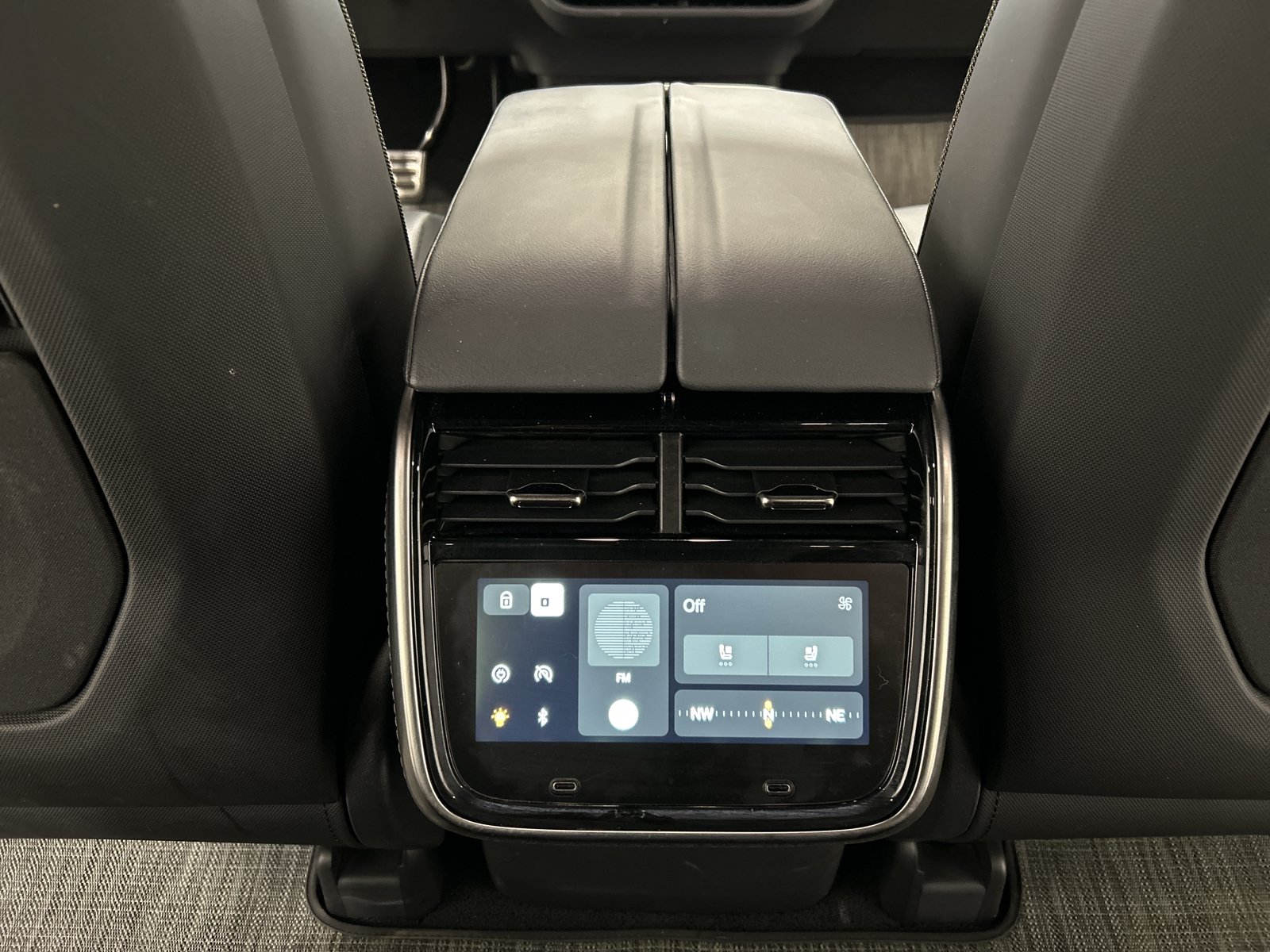Used 2024 Rivian R1S Adventure AWD/4WD image 30
